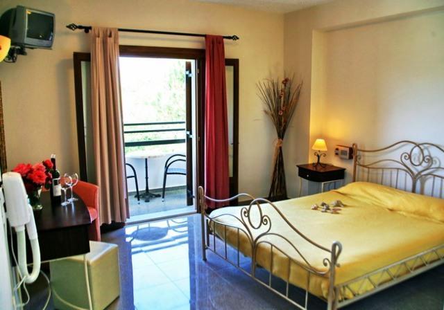 Hotel Pela Skala Kallonis Habitación foto
